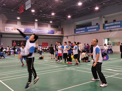 西安校友會 以羽球?yàn)槊?，凝聚校友情——記參?020中國高校校友羽毛球賽